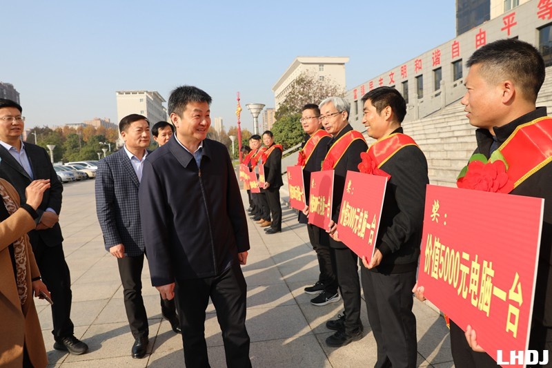 “平顶山市人大迎来新一届任命盛典，共谱发展新篇章”