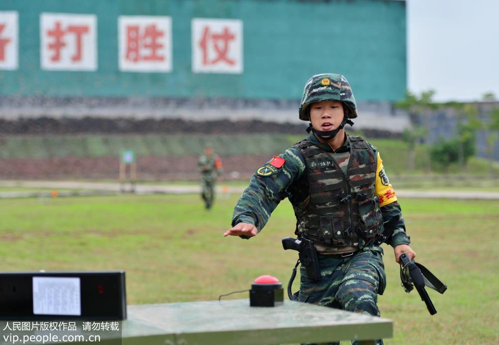 武警精英魏奕泉最新资讯追踪：动向揭秘，风采再现！